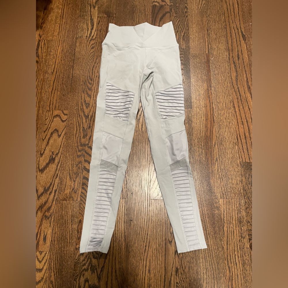 Alo yoga light grey moto leggings